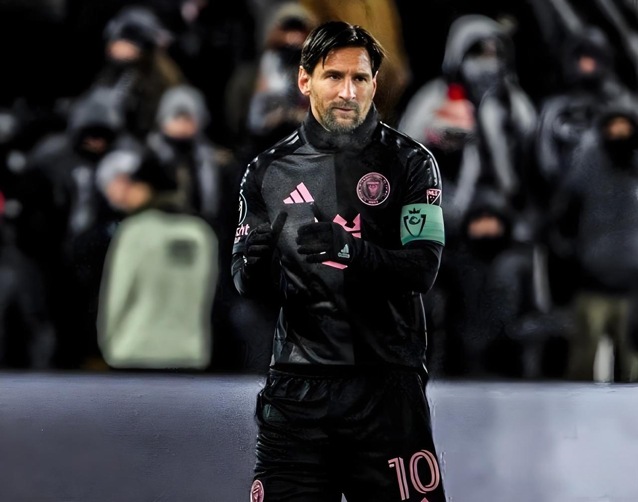 梅西重返赛场,比赛局势复杂首场状态出色,IG观众沸腾!气势如虹延续(梅西足球赛场花絮) 梅西重返赛场,比赛局势复杂首场状态出色,IG观众沸腾!气势如虹延续(梅西足球赛场花絮)