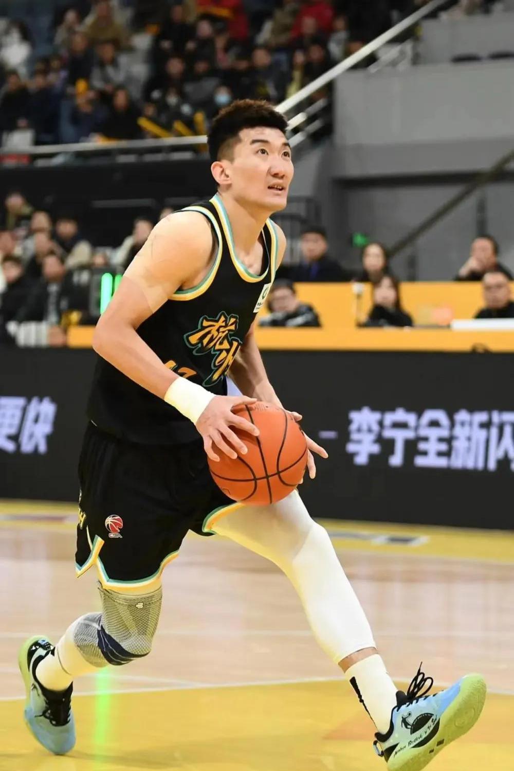 窗口期广厦男篮备战CBA常规赛，单刀错失细节曝光，气氛紧张，年轻球员得到机会的简单介绍