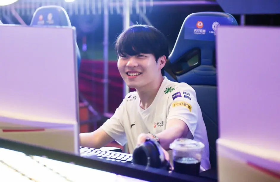 包含Rookie爆冷击败尤文图斯，挺进下一轮引爆全场！的词条